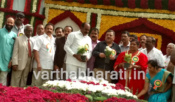 ಲಾಲ್ ಬಾಗ್ ನಲ್ಲಿ 205ನೇ ಫಲಪುಷ್ಪ ಪ್ರದರ್ಶನಕ್ಕೆ ಚಾಲನೆ